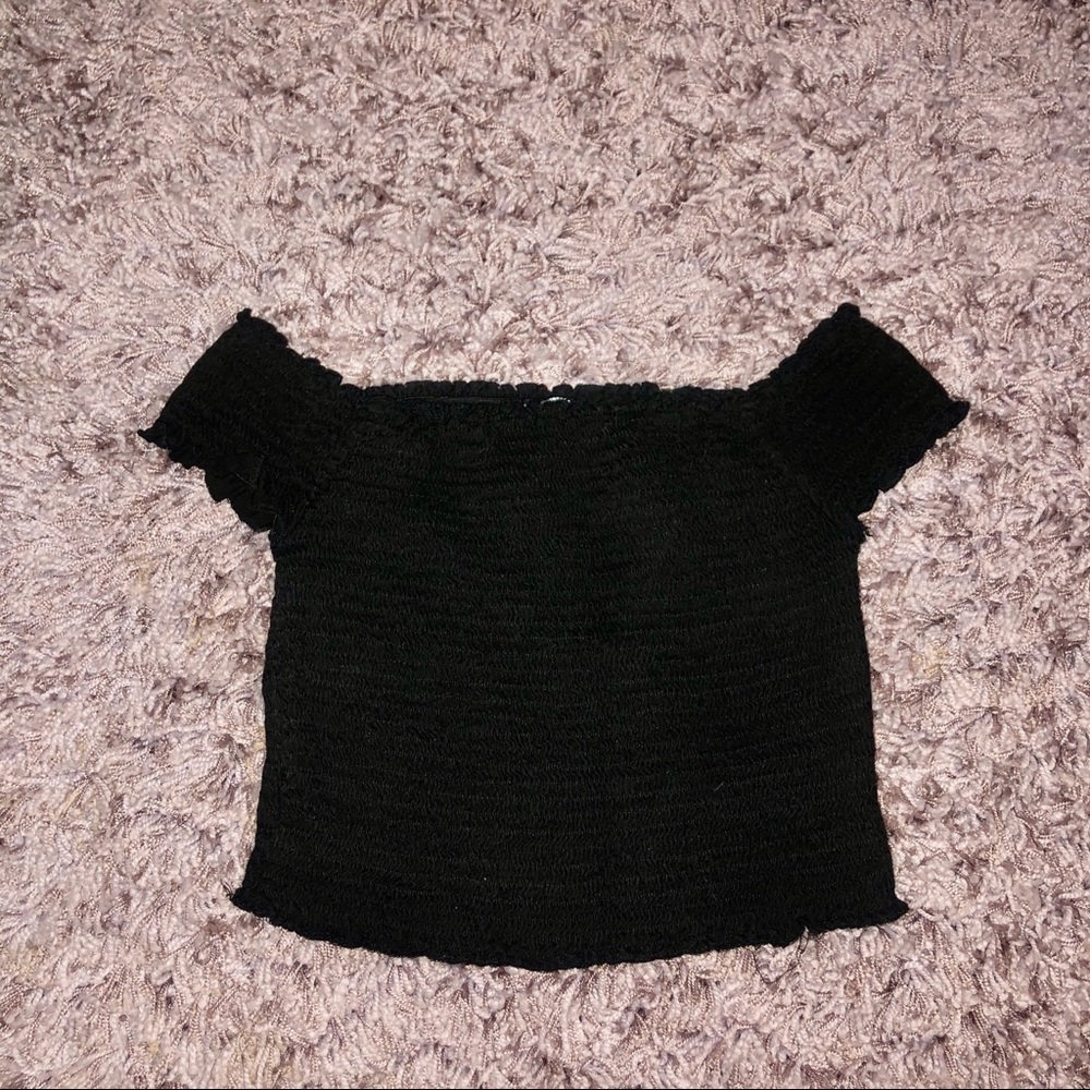 OFF THE SHOULDER CROP TOP
